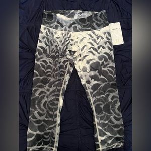 RARE Lululemon Wonder Under Crop II